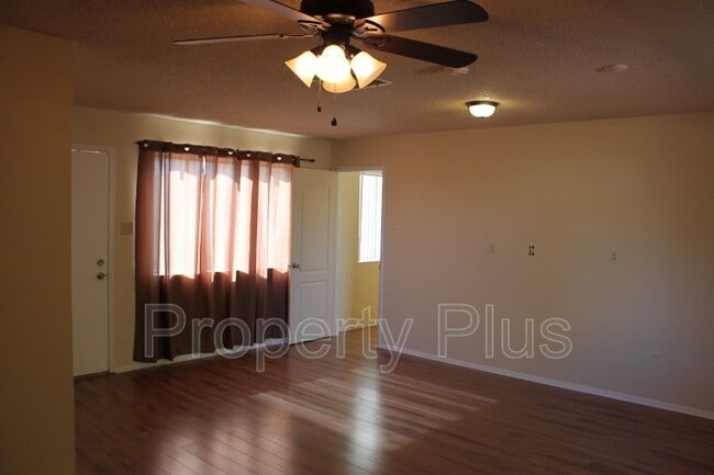 Building Photo - 2605 S Rita Ln