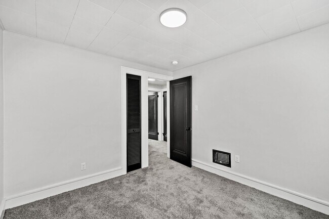 Building Photo - Beautiful 3 bedroom home in Crafton Heights available May 1!