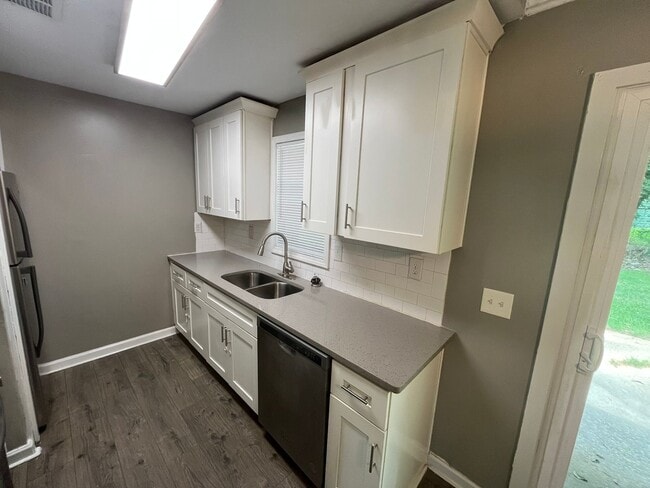 Building Photo - 2503 Broadmoor Dr