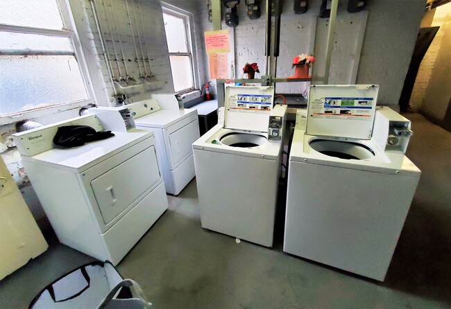 Building Photo - 5641 N Magnolia Ave