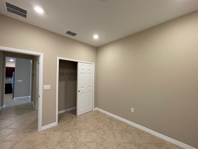 Building Photo - ***Move-In Special: 2 Weeks Free Rent! | B...