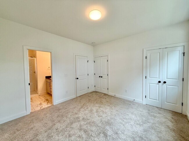 Building Photo - Newly Built 4BD, 3.5BA Northeast Raleigh Townhome in a Great Location