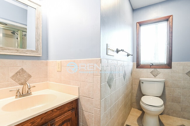 Building Photo - 123 Tiger Ln