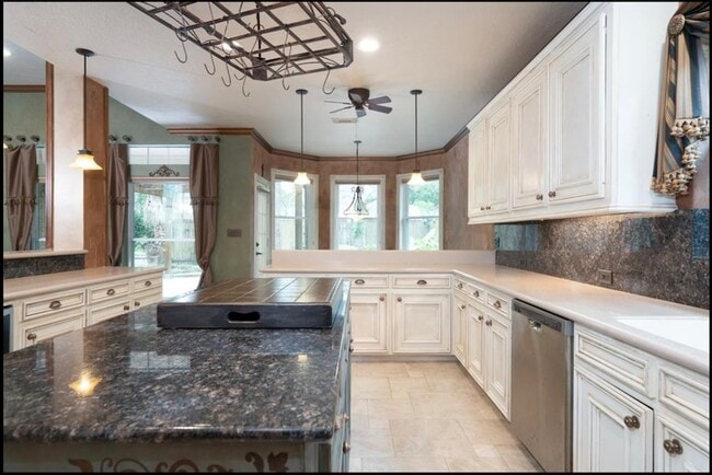 Building Photo - 17422 Palisander Ct
