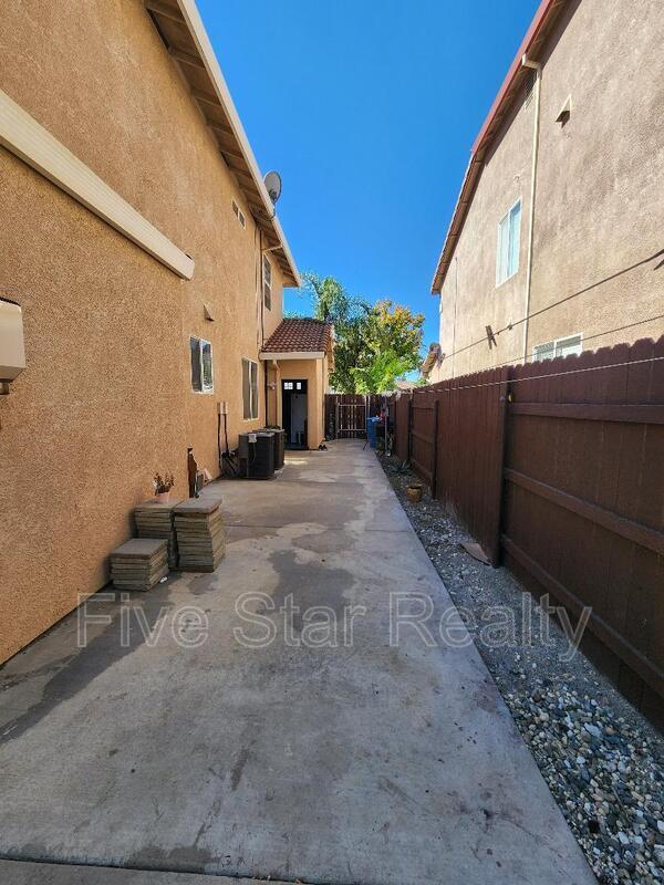 Building Photo - 2489 De Beers Ct