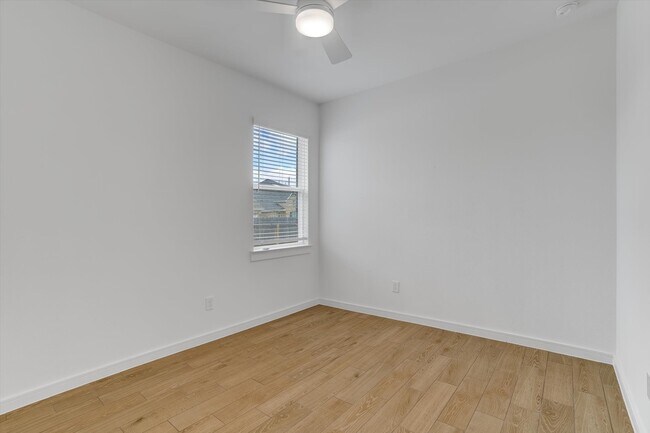 Building Photo - 8438 Bay Rdg Cir