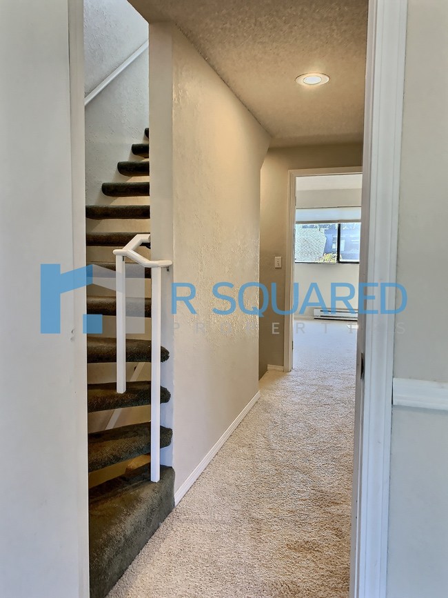 Building Photo - 1850 Grant Ave S