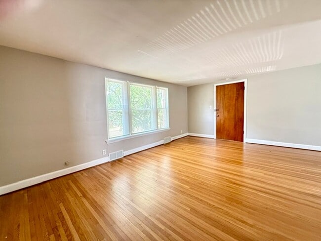 Building Photo - 457/459 Overlook Road