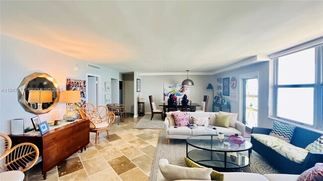 Building Photo - 9225 Collins Ave