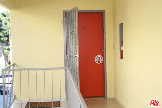 Building Photo - 1025 S Sherbourne Dr