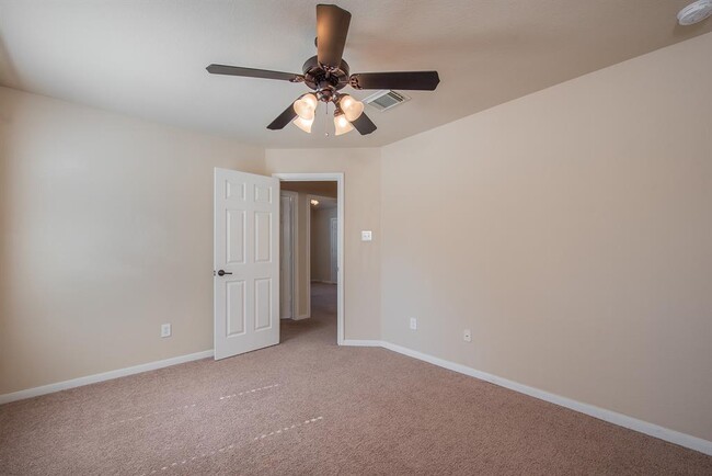 Building Photo - 158 Rocky Point Dr