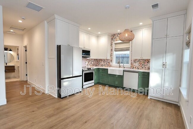 Building Photo - 809 Figueroa St