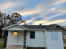 Building Photo - 1312 Faith St
