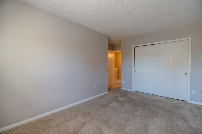 Building Photo - 484-486 Applegate Ln