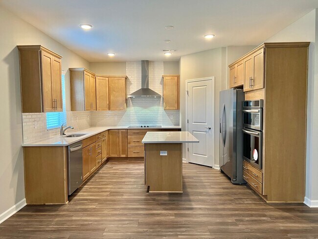 Building Photo - Like New 4 Bedroom Home w/ 2 Car Garage