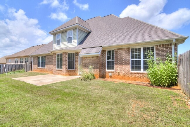 Building Photo - 6 Bedroom House in Evans