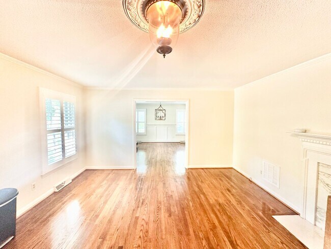 Building Photo - 621 Hanover Ct