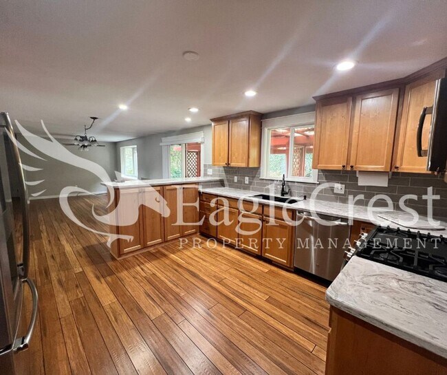 Building Photo - Two Bedroom, One Bathroom House with Fence...