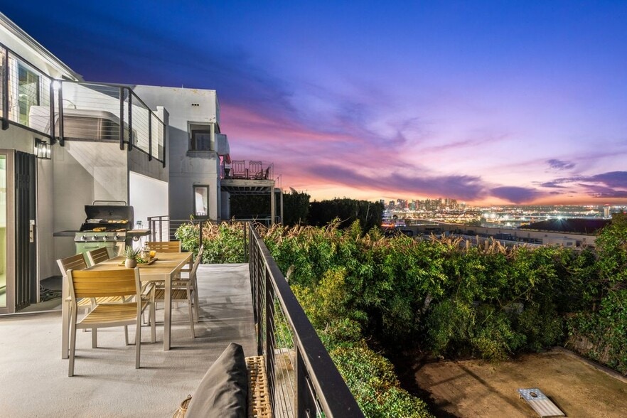 Building Photo - 2125 W California St