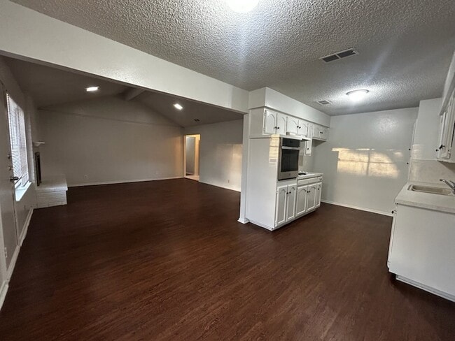 Building Photo - 2716 Sibley Dr