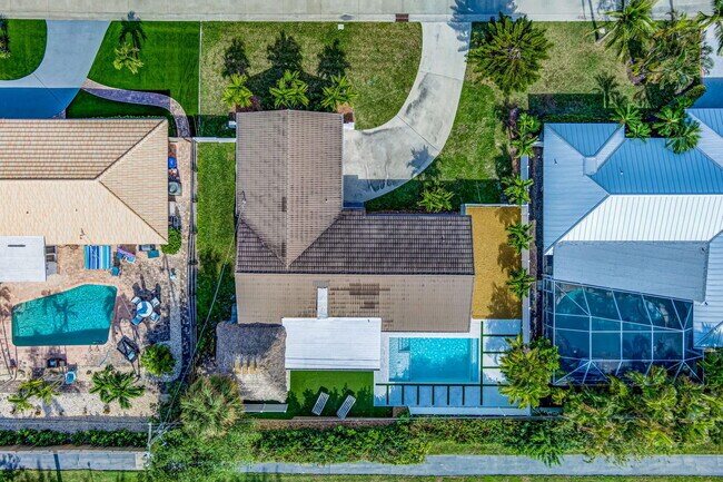 Building Photo - 1261 Singer Dr