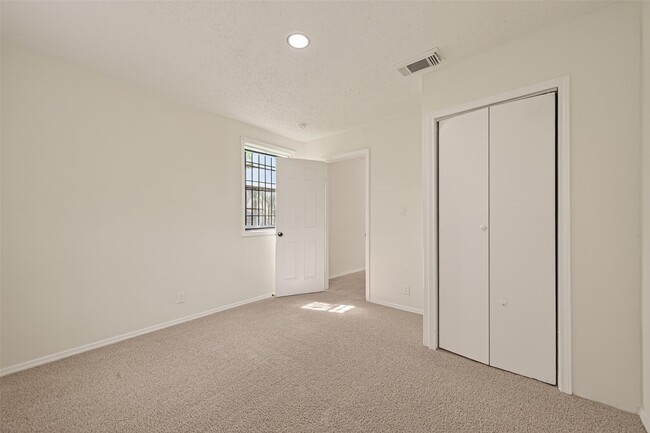 Building Photo - 5830 Southlea St