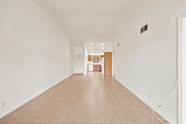 Building Photo - 2600 Greenwood Terrace