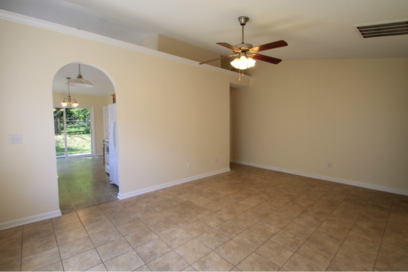 Building Photo - 1331 Pampas Cir