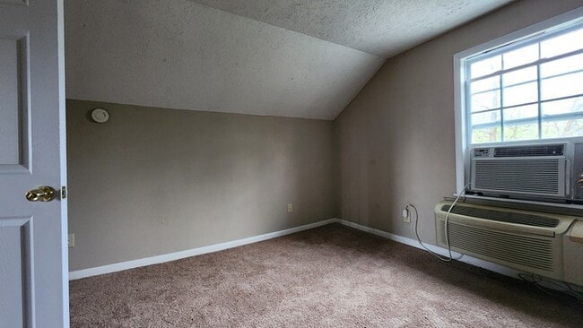 Building Photo - Four bedroom house for rent