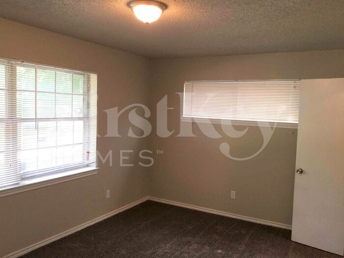 Building Photo - 2912 Yorktown Rd