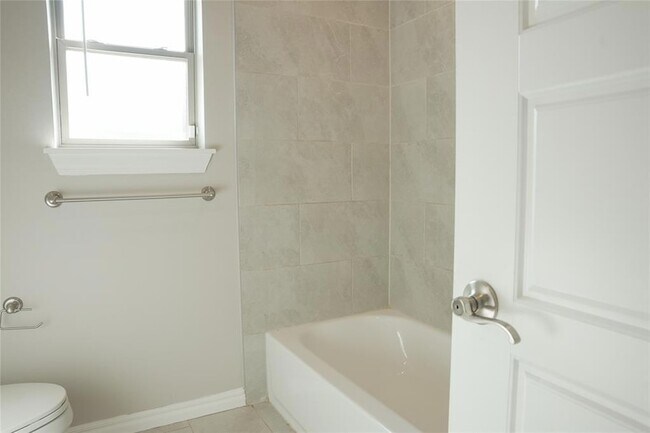 Building Photo - 5216 Bing Cir
