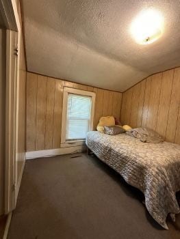 Building Photo - 3 bed 1 bath house close to UWEC and Water St! Available June 1st