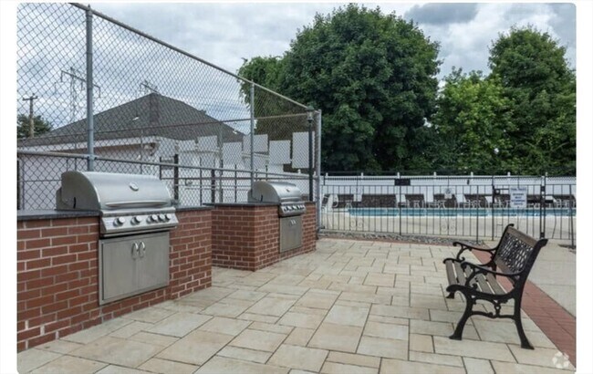 Building Photo - 200 Bedford Rd