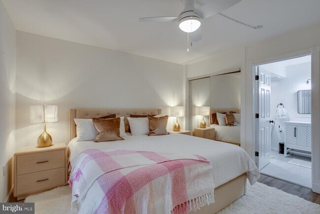 Building Photo - 203 Yoakum Pkwy