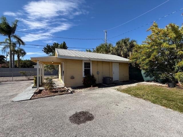 Building Photo - 400 Metcalf Ct