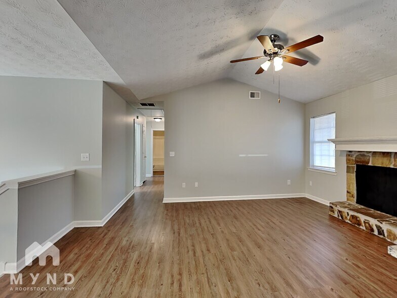Building Photo - 375 Mountainview Dr