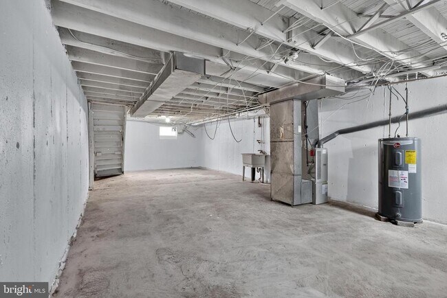 Building Photo - 153 W 21st St