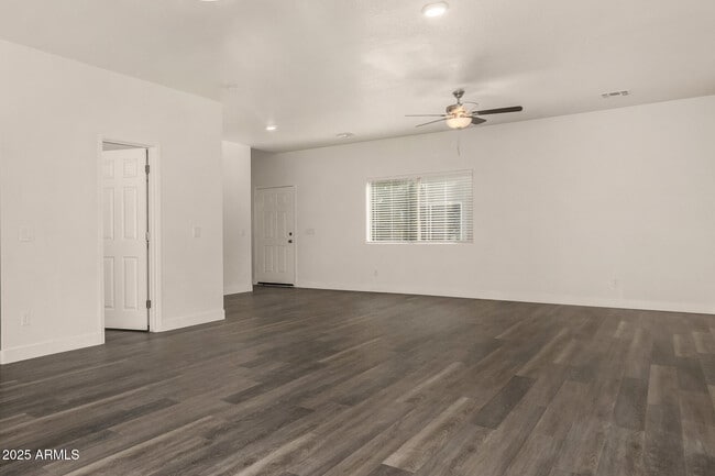 Building Photo - 2838 E Tracy Ln