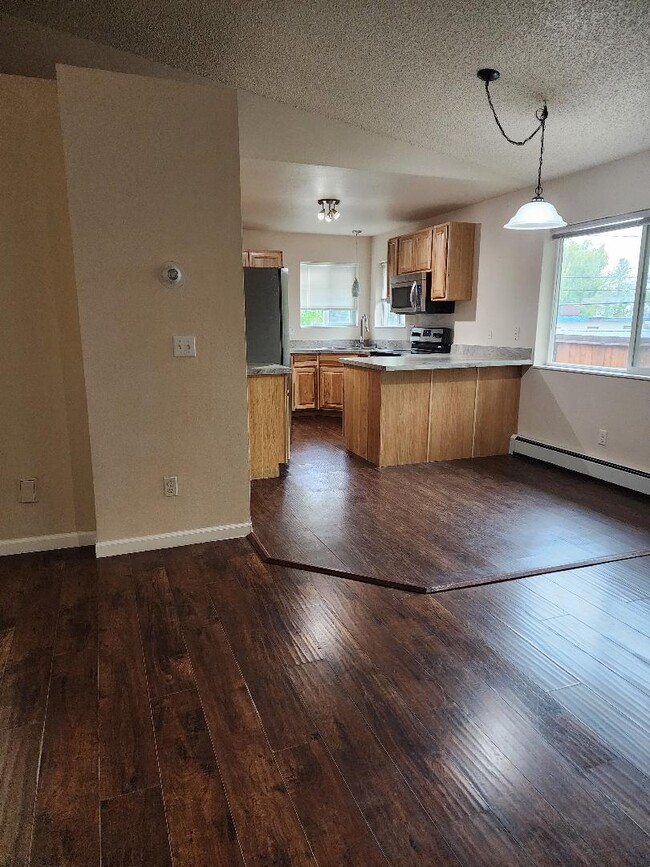 Dining area - 928 E 10th Ave