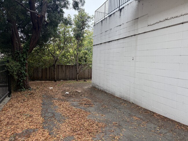 Building Photo - 2632 Warring St