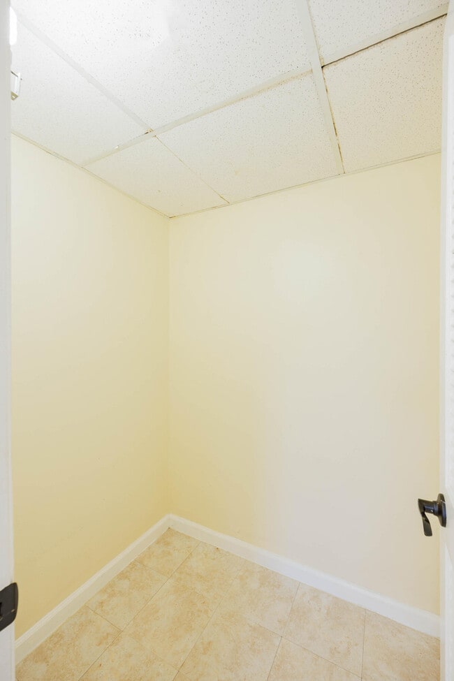 Building Photo - 4708 Oak Terrace Dr