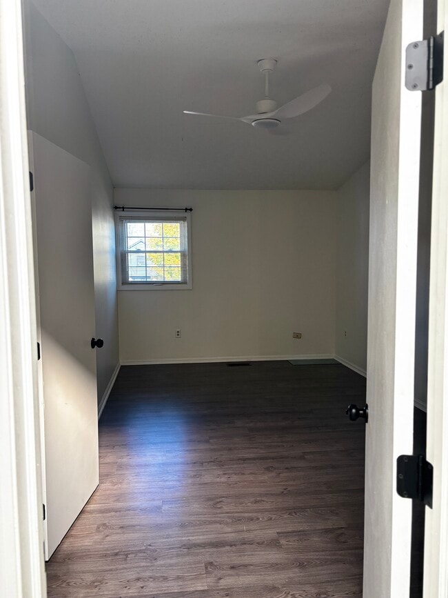 Building Photo - 437 Colony Park Dr