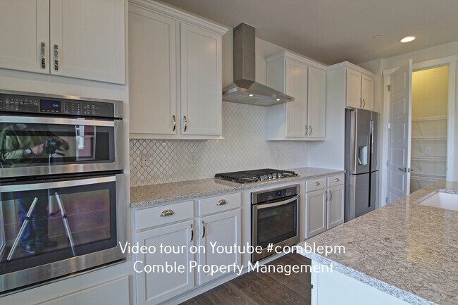 Building Photo - 34418 SE Groshell St