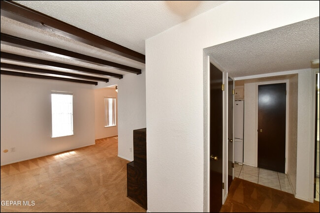 Building Photo - 6201 Escondido Dr