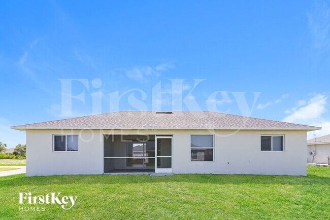 Building Photo - 200 SW 14th Ave