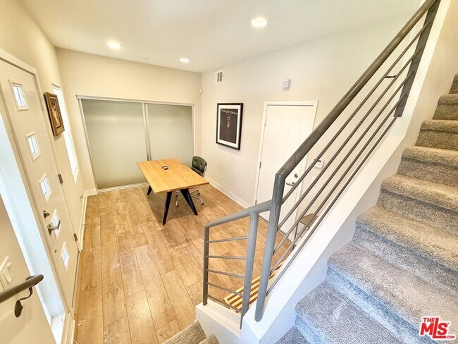 Building Photo - 2753 Waverly Dr