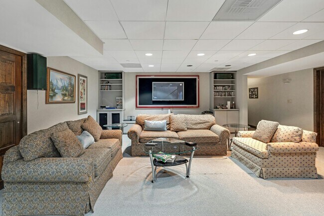 Building Photo - 787 Peach Tree Ln
