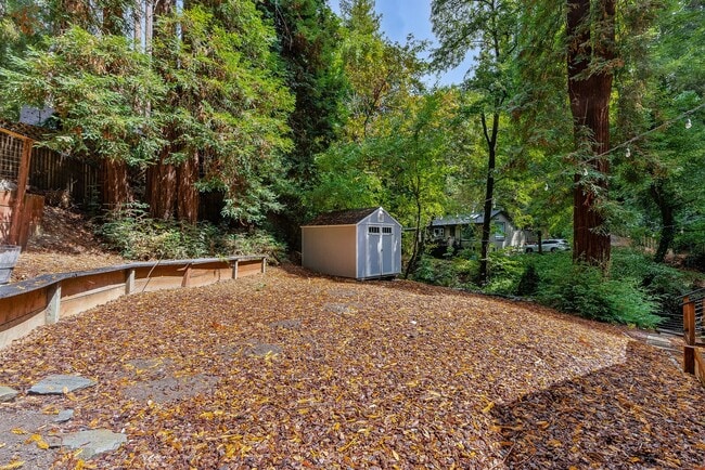 Building Photo - 1st Month FREE!! Riverfront Haven with Pri...