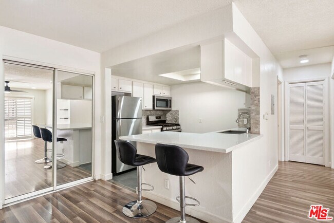 Building Photo - 327 Chestnut Ave