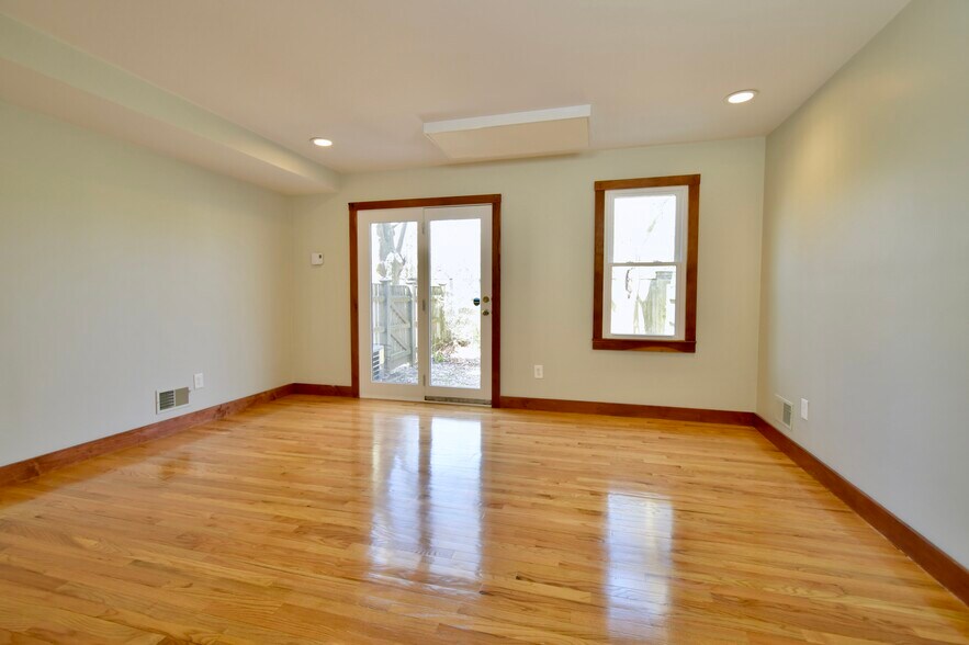 Building Photo - 39E Bellis Cir
